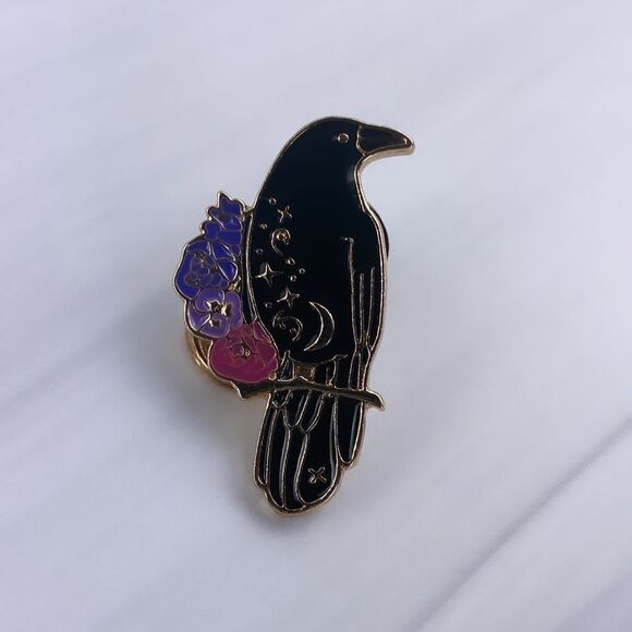 Black Sparrow Enamel Pin / Brooch - Picture 1 of 4